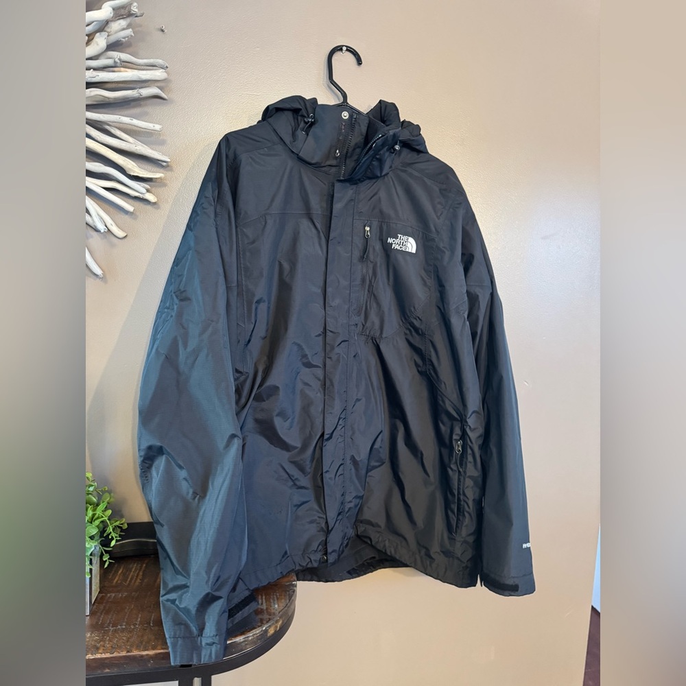 Men’s North Face 3 in 1 jacket.  Winter/
Snow,‎ rain, wind